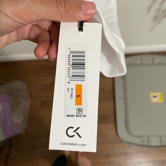 Small athletic Calvin Klein sweater - Picture 4 of 5